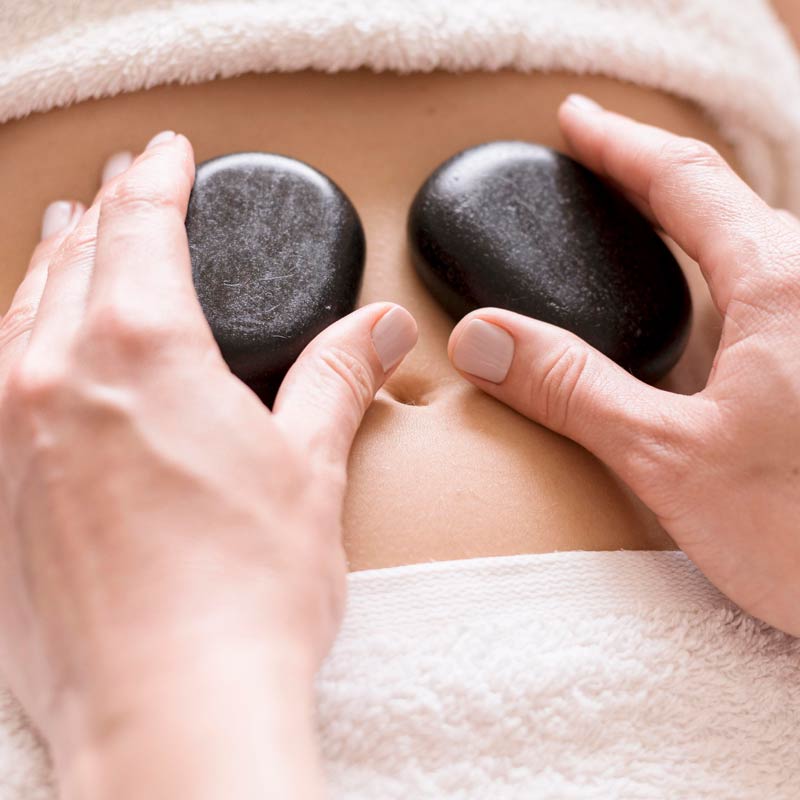 Een hot stone massage bij Bart Smit Massagetherapie in Vianen